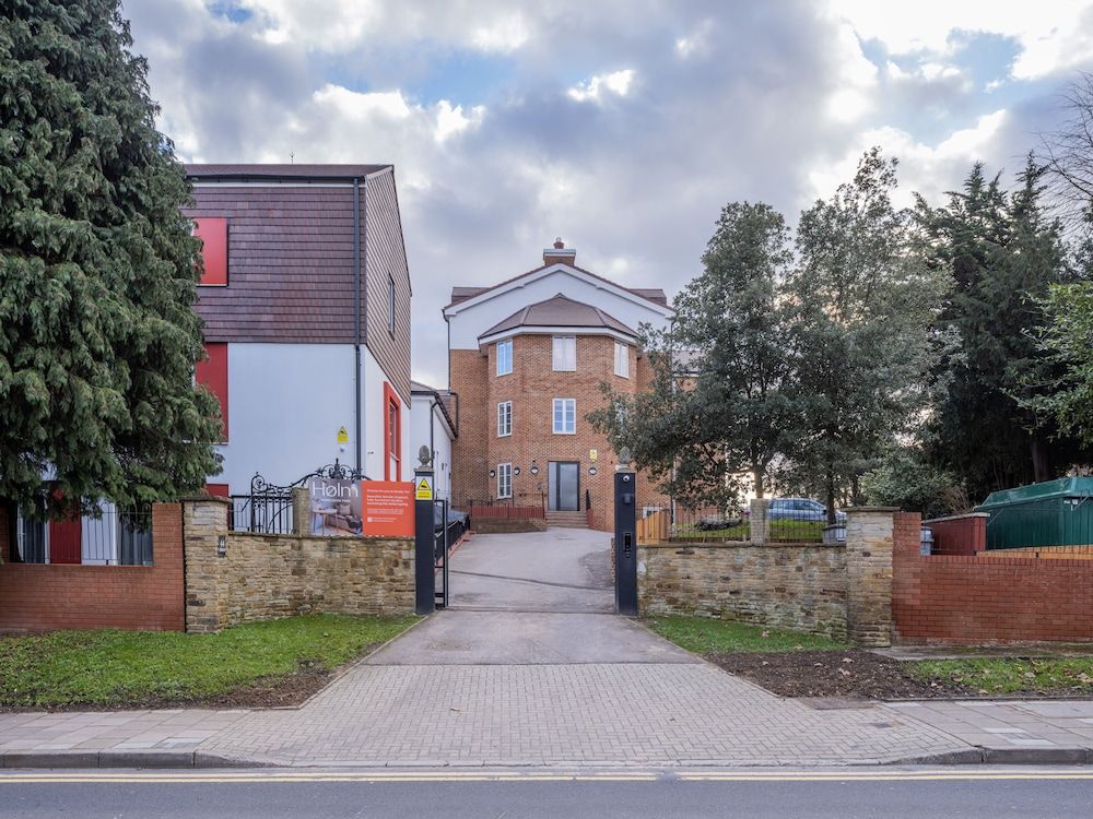 undefined Stylish Studios SOUTHFIELDS STATION 4