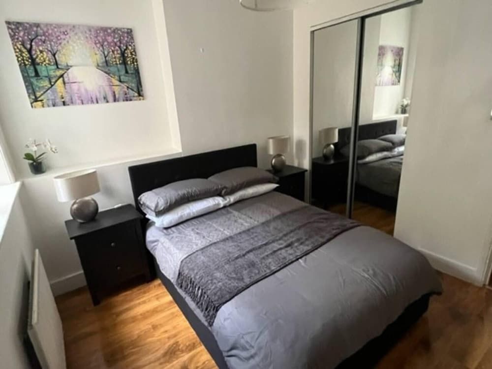 undefined Charming 1-bed Apartment in West London 4