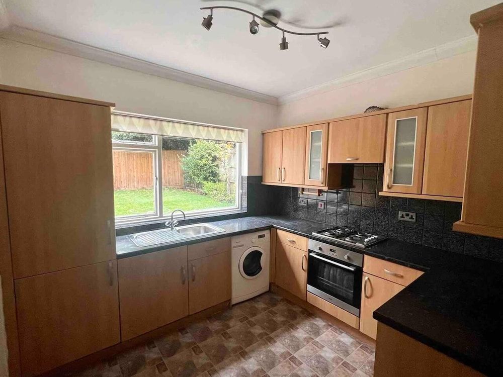 undefined Charming 1-bed Apartment in West London 5