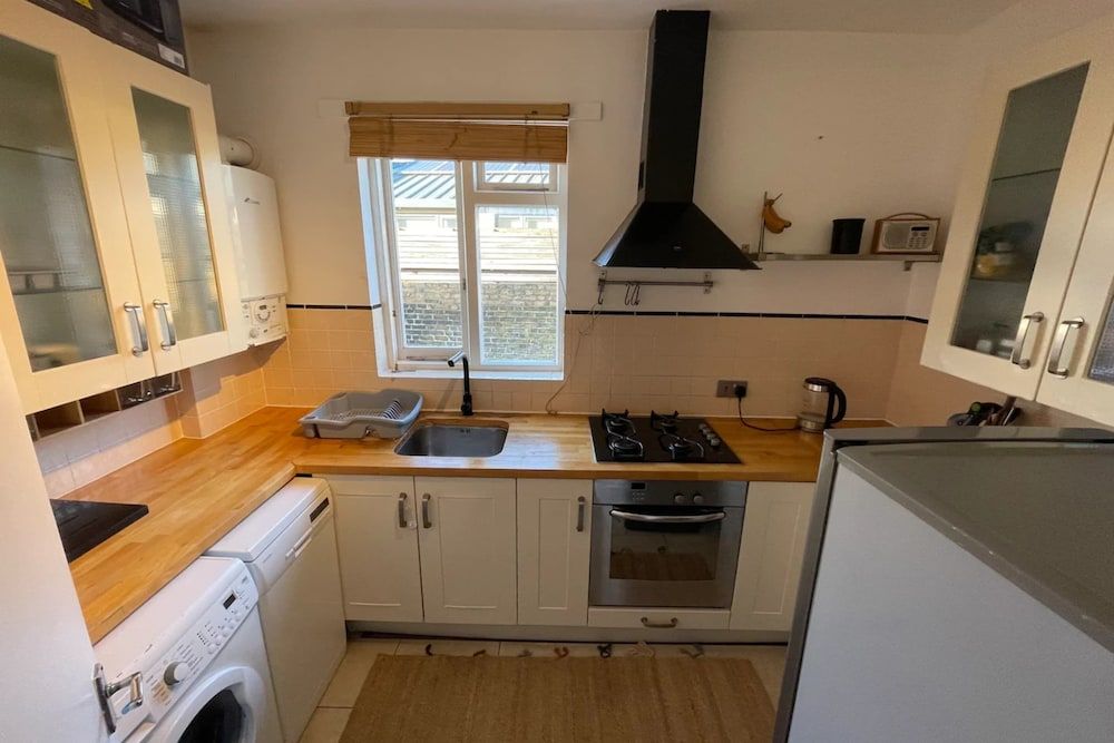 undefined Charming and Serene 2 Bedroom Flat - Sands End 10