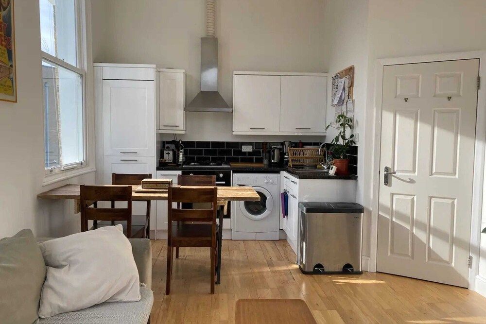 undefined Radiant 2 Bedroom Flat in New Cross - Converted Pub 5