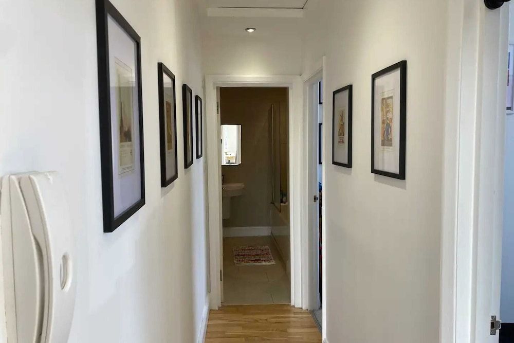 undefined Radiant 2 Bedroom Flat in New Cross - Converted Pub 9