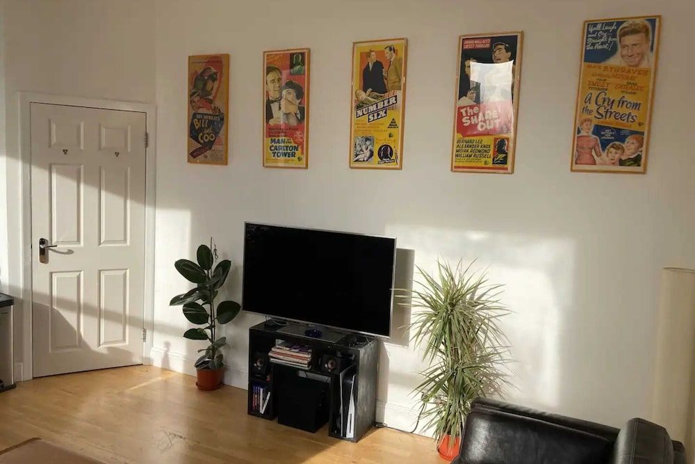 undefined Radiant 2 Bedroom Flat in New Cross - Converted Pub 6