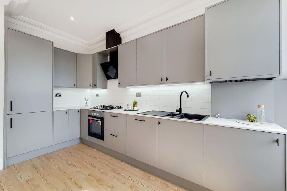 undefined Captivating 2-bed Apartment in North London 10