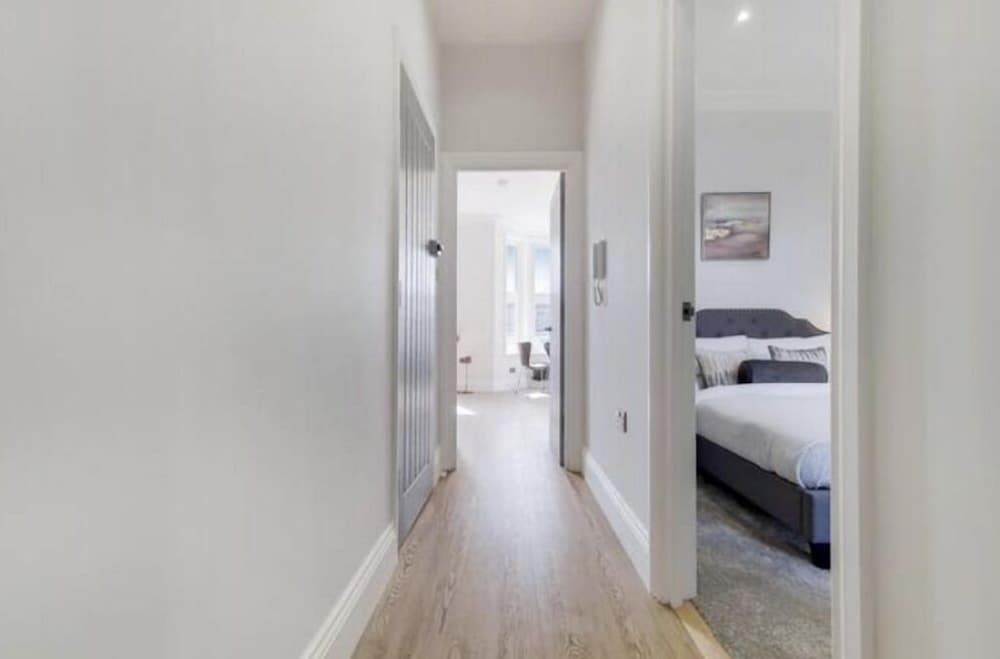 undefined Captivating 2-bed Apartment in North London 5