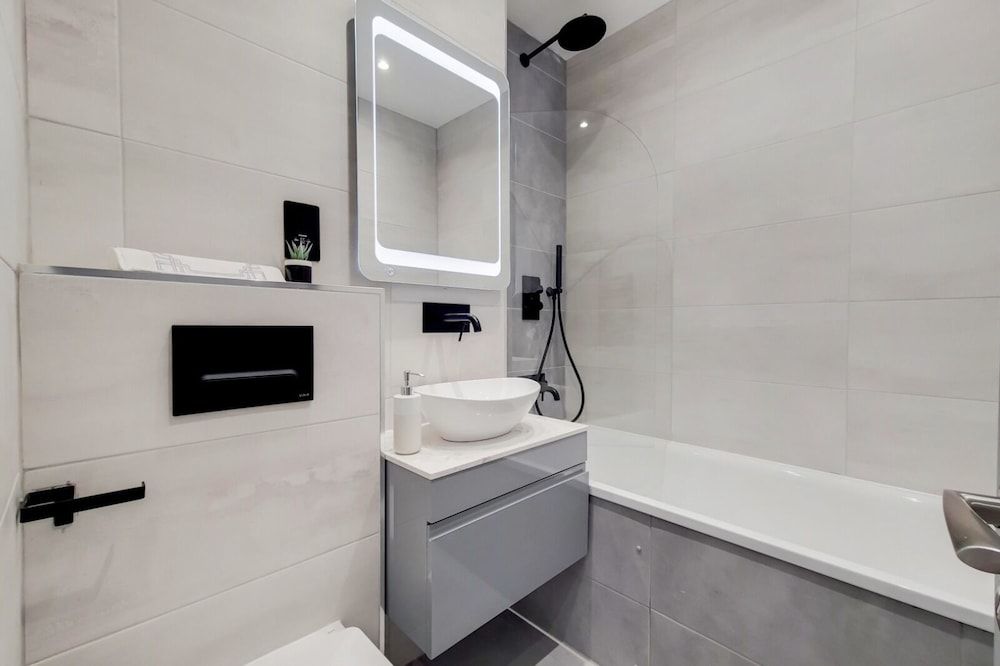 undefined Captivating 2-bed Apartment in North London 8