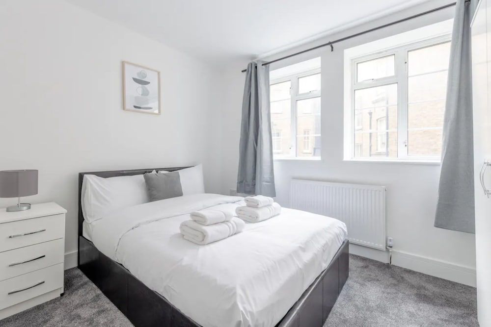 undefined Spacious and Central 4 Bedroom Flat - West Kensington 6