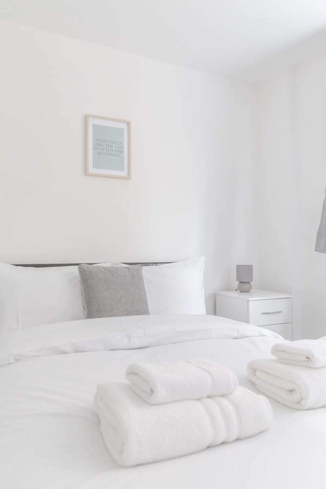 undefined Spacious and Central 4 Bedroom Flat - West Kensington 5