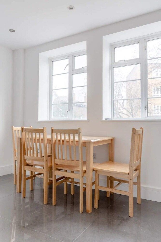 undefined Spacious and Central 4 Bedroom Flat - West Kensington 3