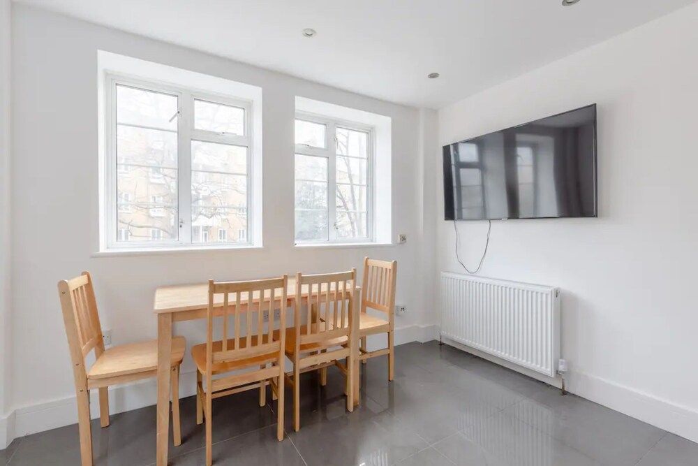 undefined Spacious and Central 4 Bedroom Flat - West Kensington