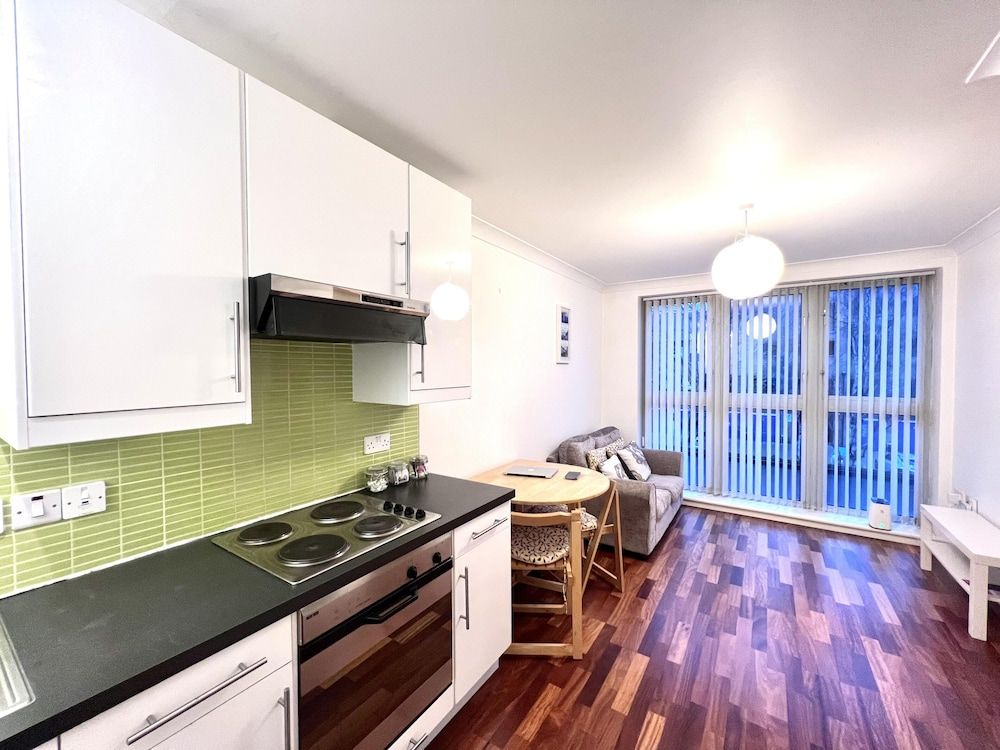 undefined Lovely 1-bed Apartment in London by the Harbour 4