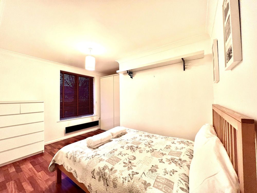 undefined Lovely 1-bed Apartment in London by the Harbour 3