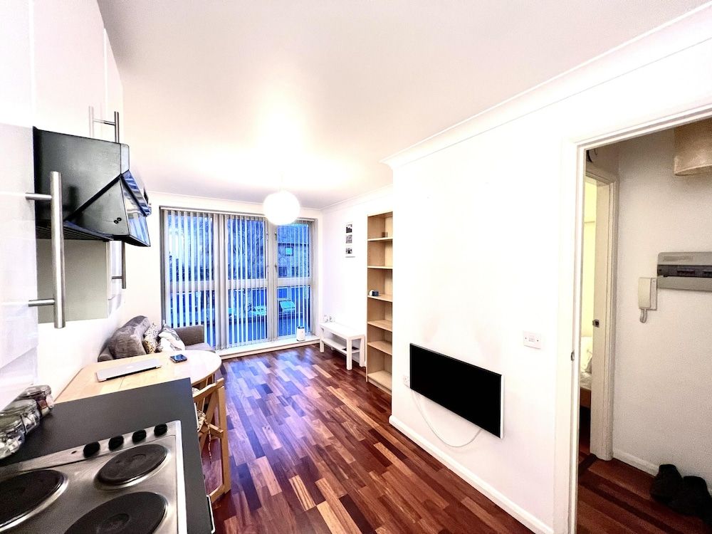 undefined Lovely 1-bed Apartment in London by the Harbour 6
