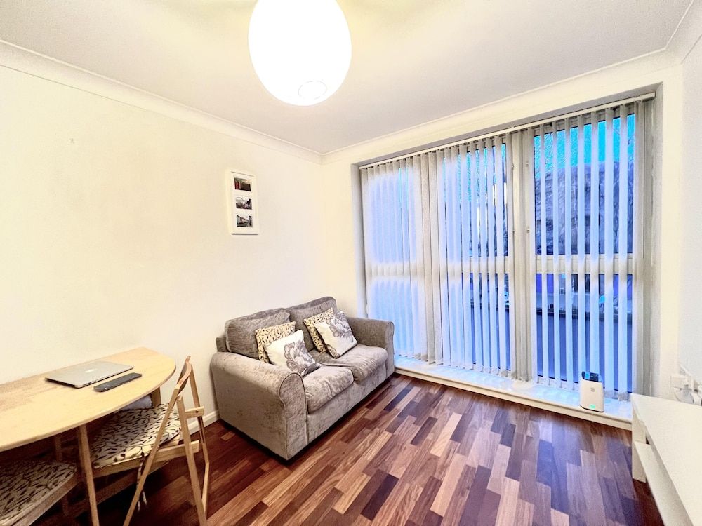 undefined Lovely 1-bed Apartment in London by the Harbour 8