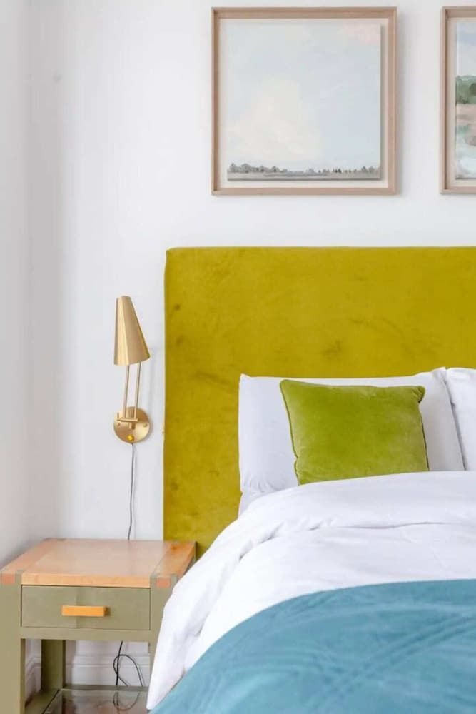 undefined Central and Spacious 2 Bedroom Flat in Kensington 9