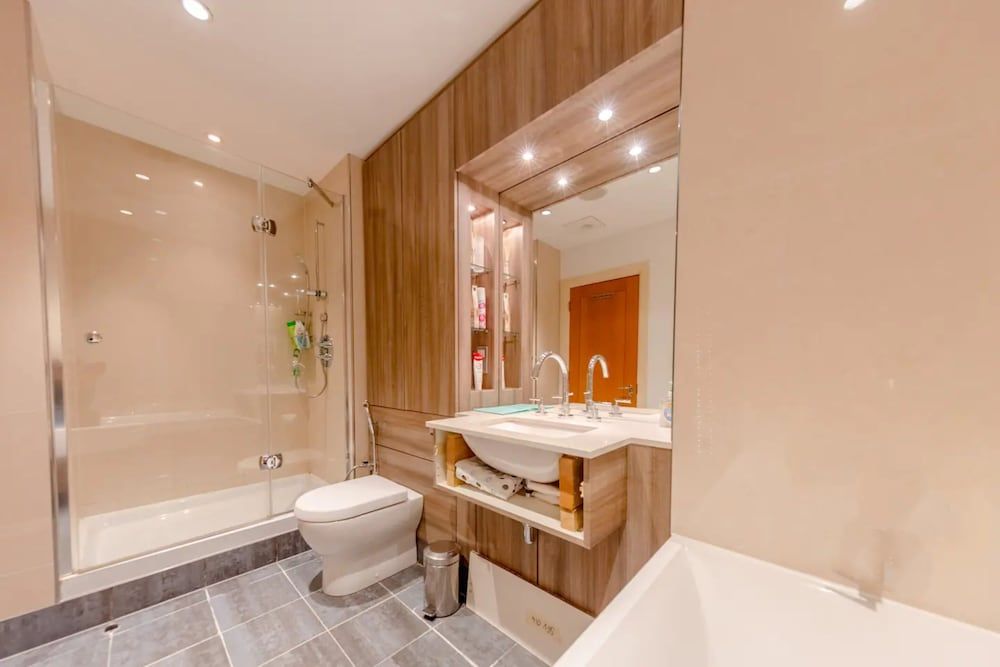 Gorgeous 3 Bedroom Flat in Vauxhall With City Views Basic Apartment, Multiple Beds 24