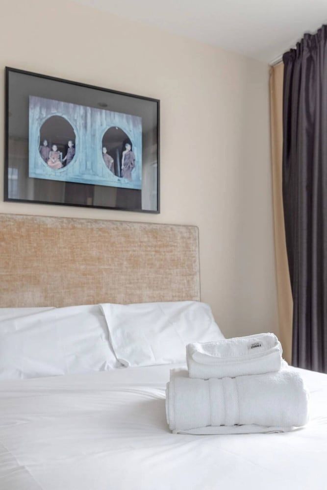 undefined Gorgeous 3 Bedroom Flat in Vauxhall With City Views 5