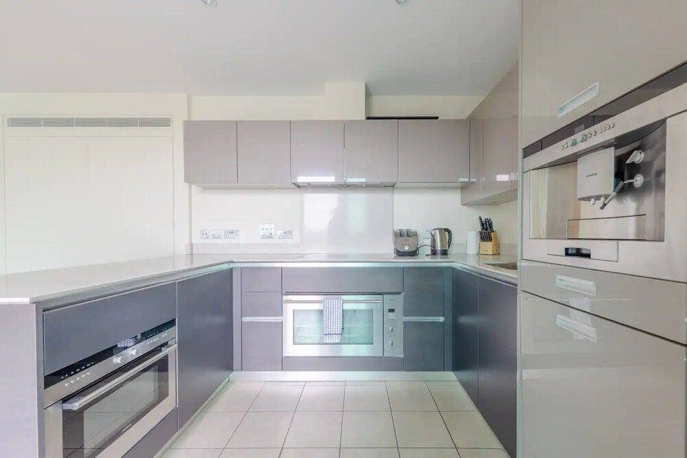 Gorgeous 3 Bedroom Flat in Vauxhall With City Views Basic Apartment, Multiple Beds 18