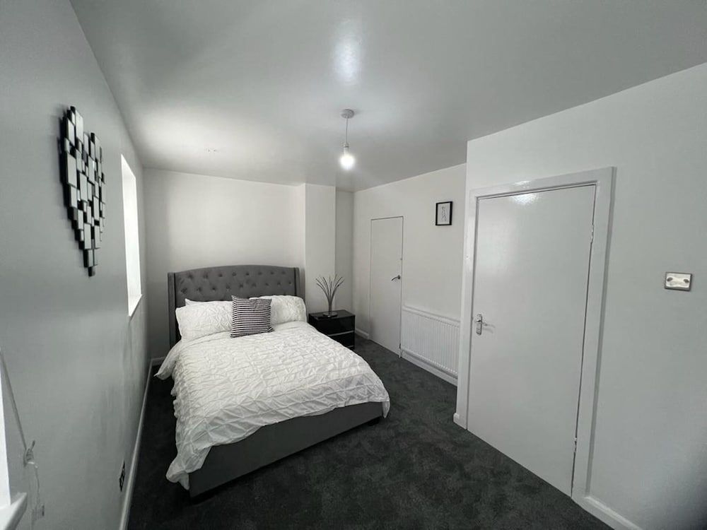 undefined Modern Executive 2-bed Apartment in London 9