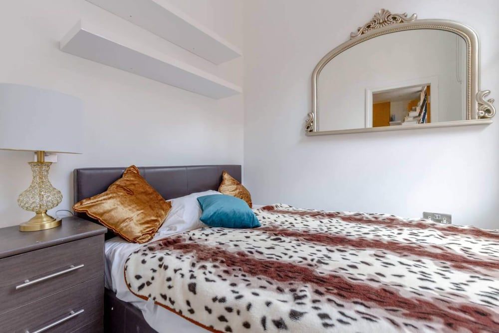 undefined Central & Cosy 1BD Flat - Soho 5
