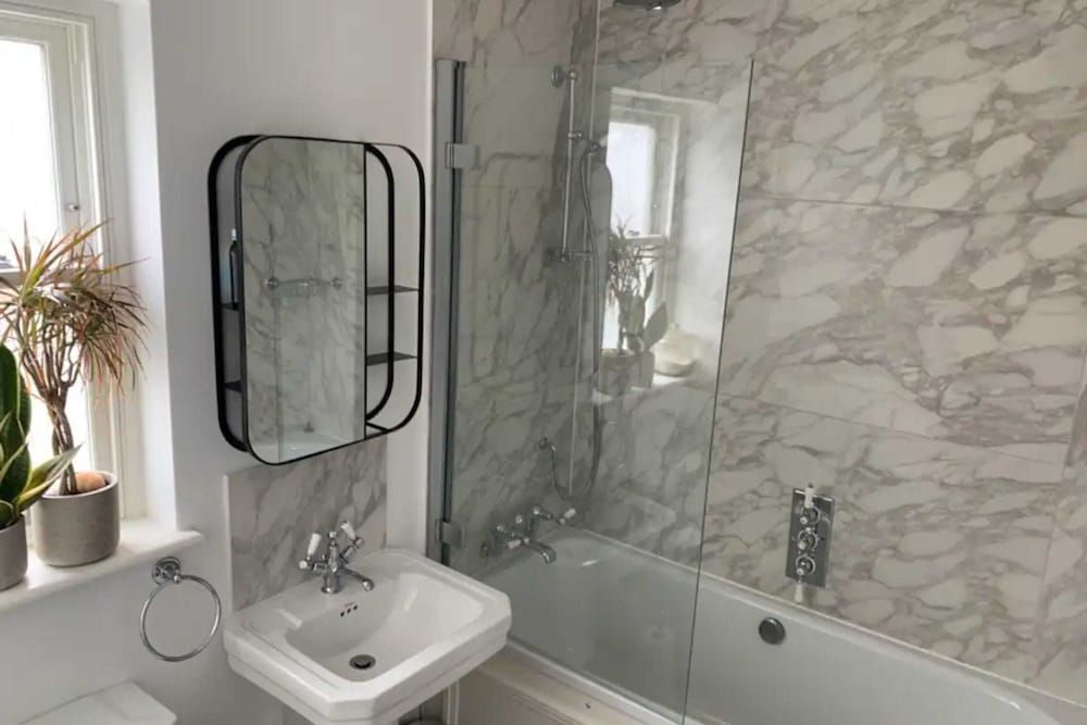 undefined Serene 1BD Flat in Putney 6