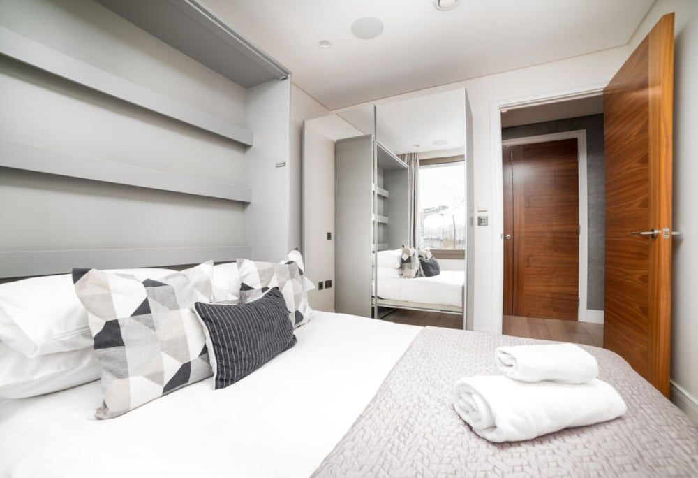 undefined Stunning Modern Apartment Close to Hyde Park by Underthedoormat 5