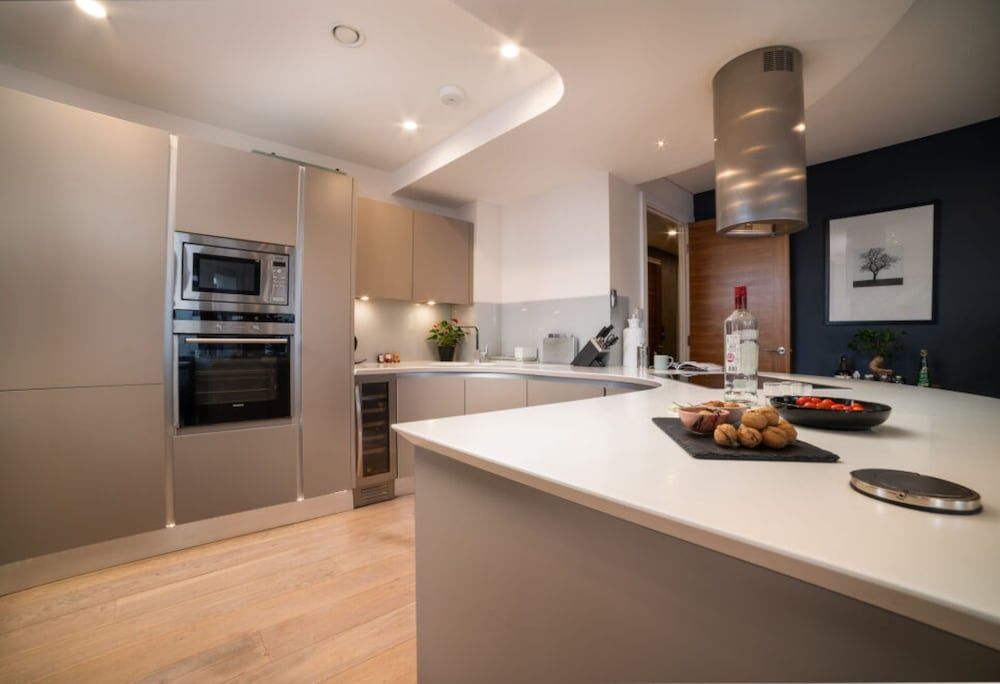 undefined Stunning Modern Apartment Close to Hyde Park by Underthedoormat 9