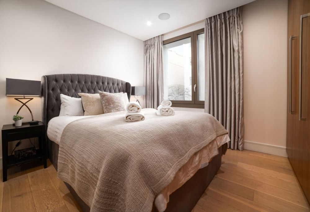 undefined Stunning Modern Apartment Close to Hyde Park by Underthedoormat 3