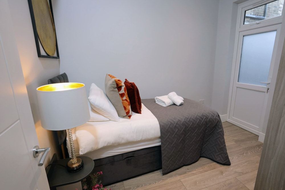 Stanhope Road Apartments Family Apartment 8