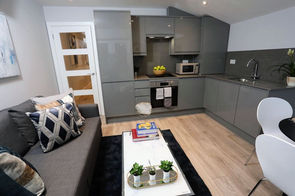 Stanhope Road Apartments Family Apartment 17