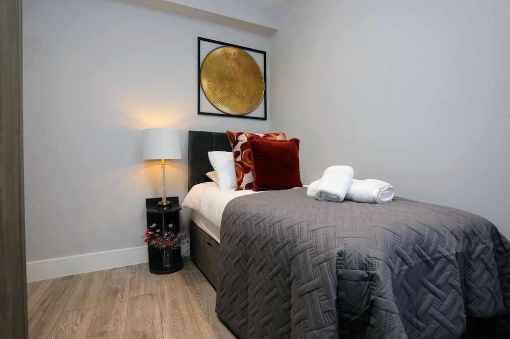 Stanhope Road Apartments Family Apartment 6