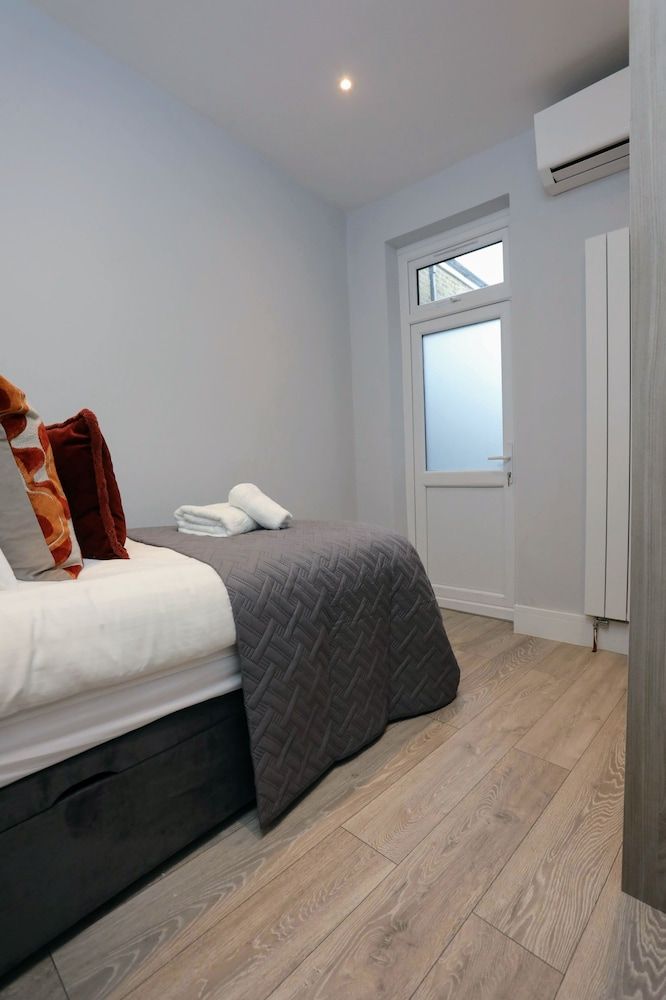 Stanhope Road Apartments Family Apartment 9