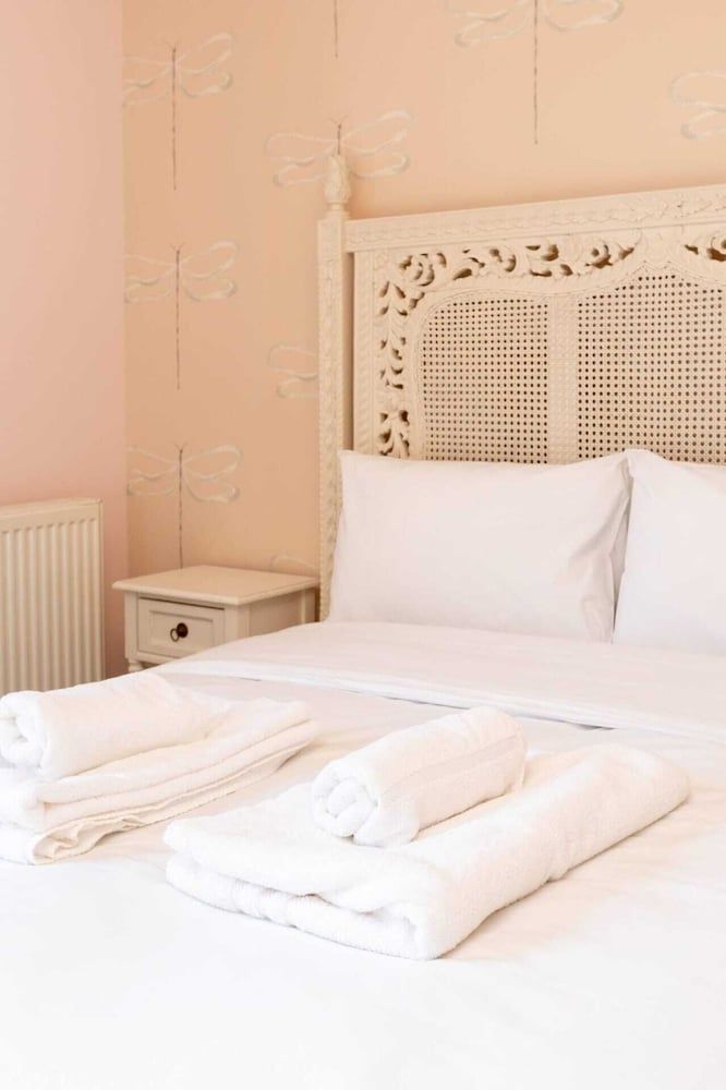 undefined Spacious & Pristine 2BD Flat - Balham 2