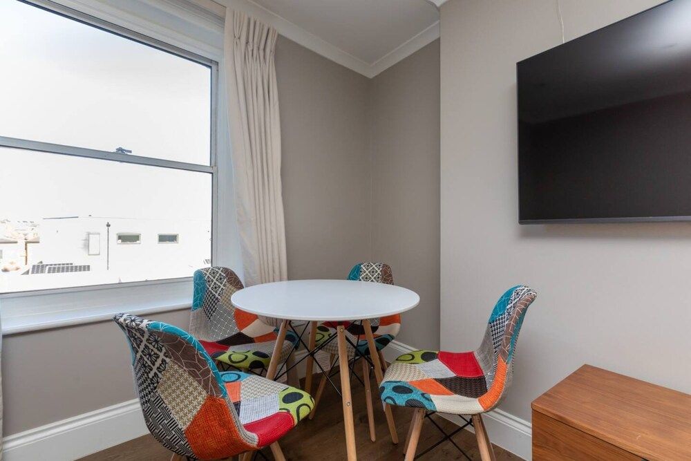 undefined Spacious & Pristine 2BD Flat - Balham