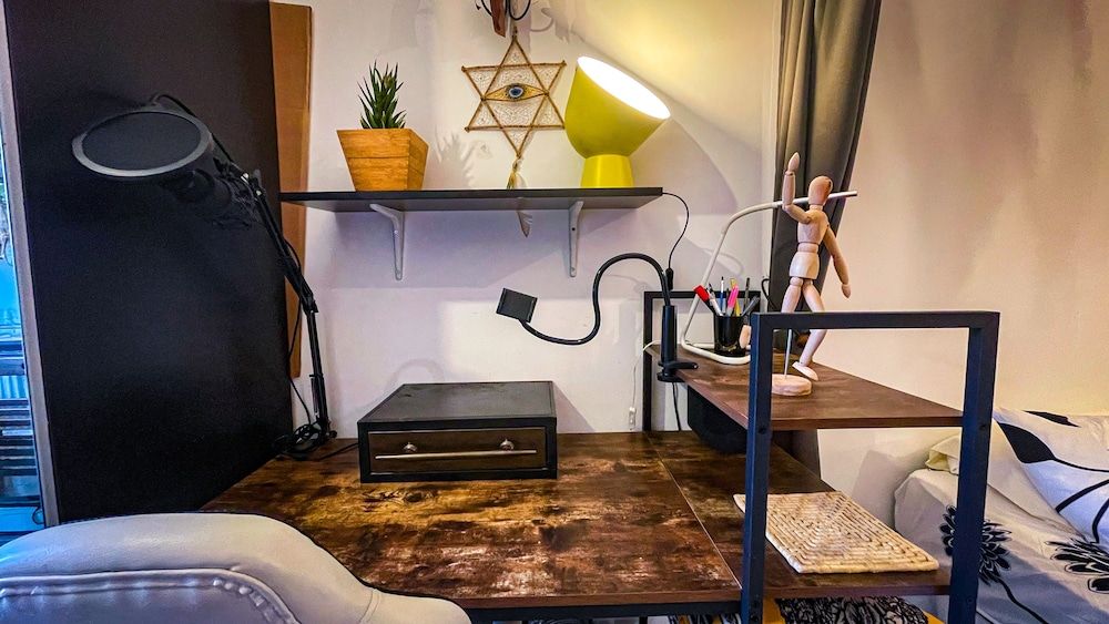 undefined Large 1-bed Studio in London Well Equipped