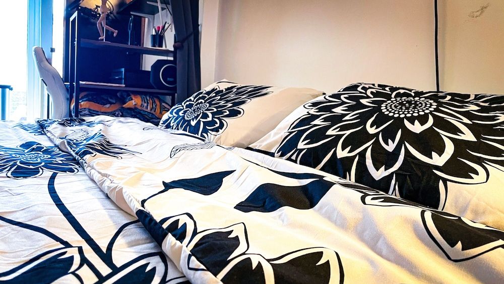 undefined Large 1-bed Studio in London Well Equipped 6