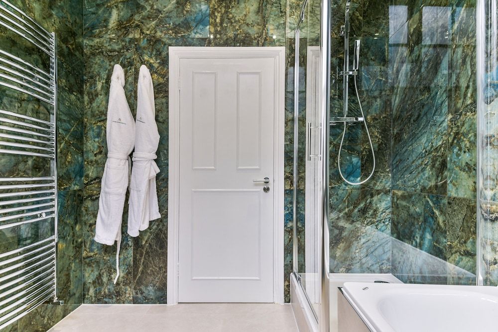 Avari Apartments - Hatton Collection Deluxe Apartment 18