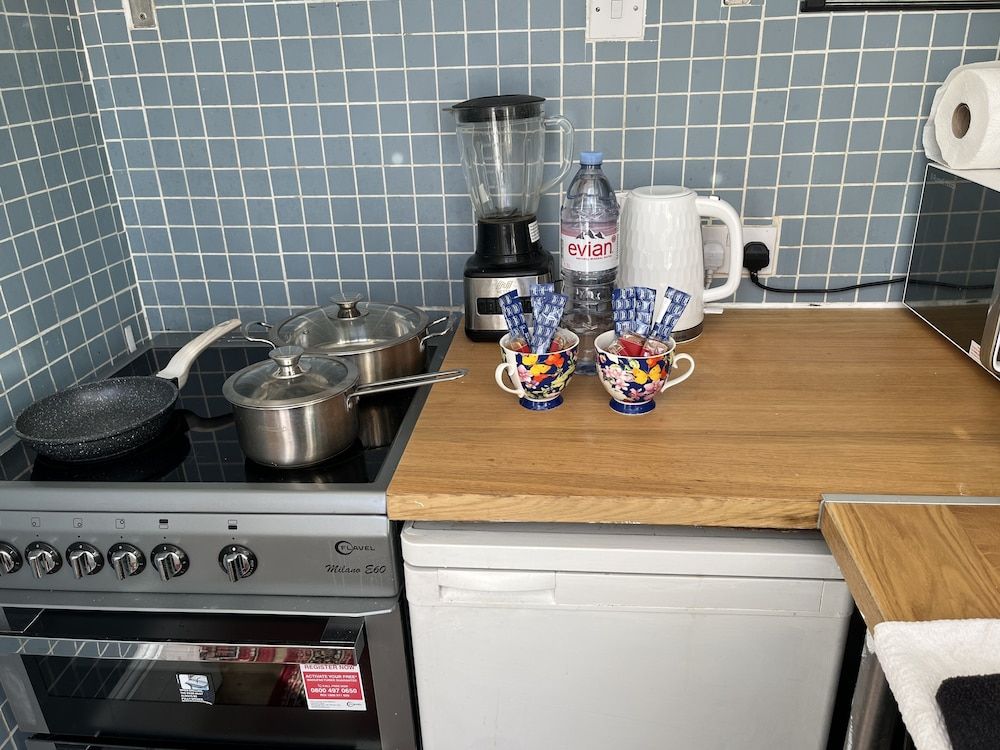 undefined Immaculate 1-bed Apartment in London 10