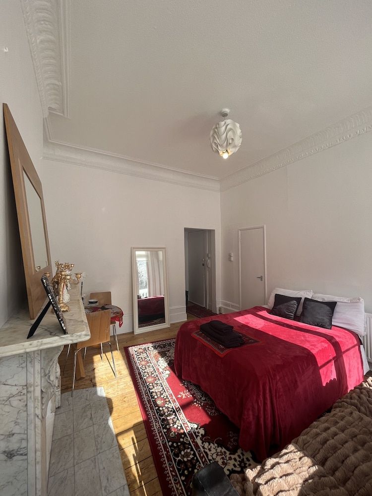 undefined Immaculate 1-bed Apartment in London 6