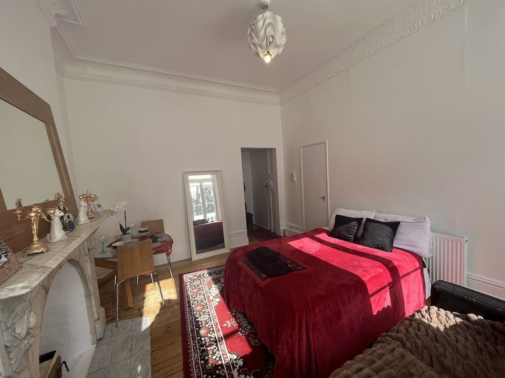undefined Immaculate 1-bed Apartment in London 4