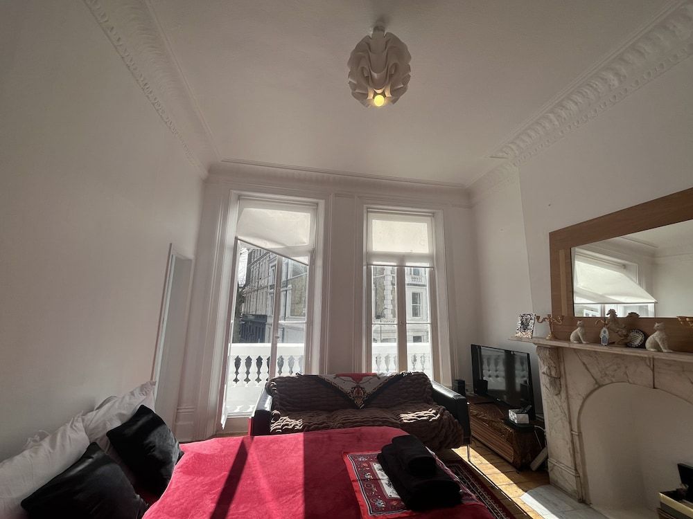 undefined Immaculate 1-bed Apartment in London 7