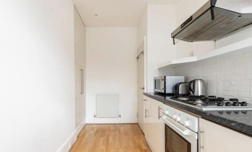 undefined Charming 1-bed Apartment in London 10