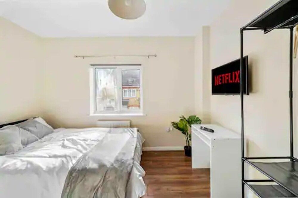 undefined 4 bed Townhouse- Free Parking 5