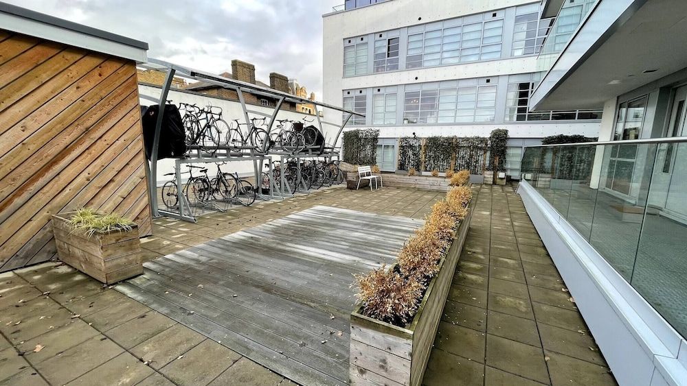 undefined Modern & Stylish 1 Bedroom Flat 10