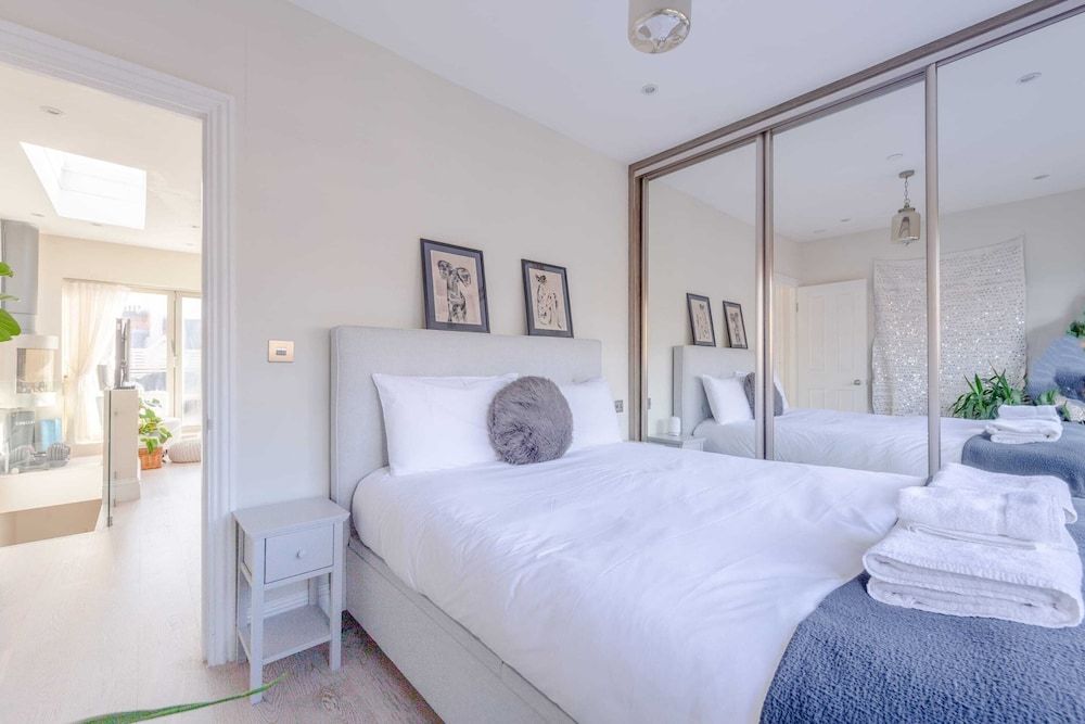 undefined Airy & Modern 1BD Flat in Maida Vale