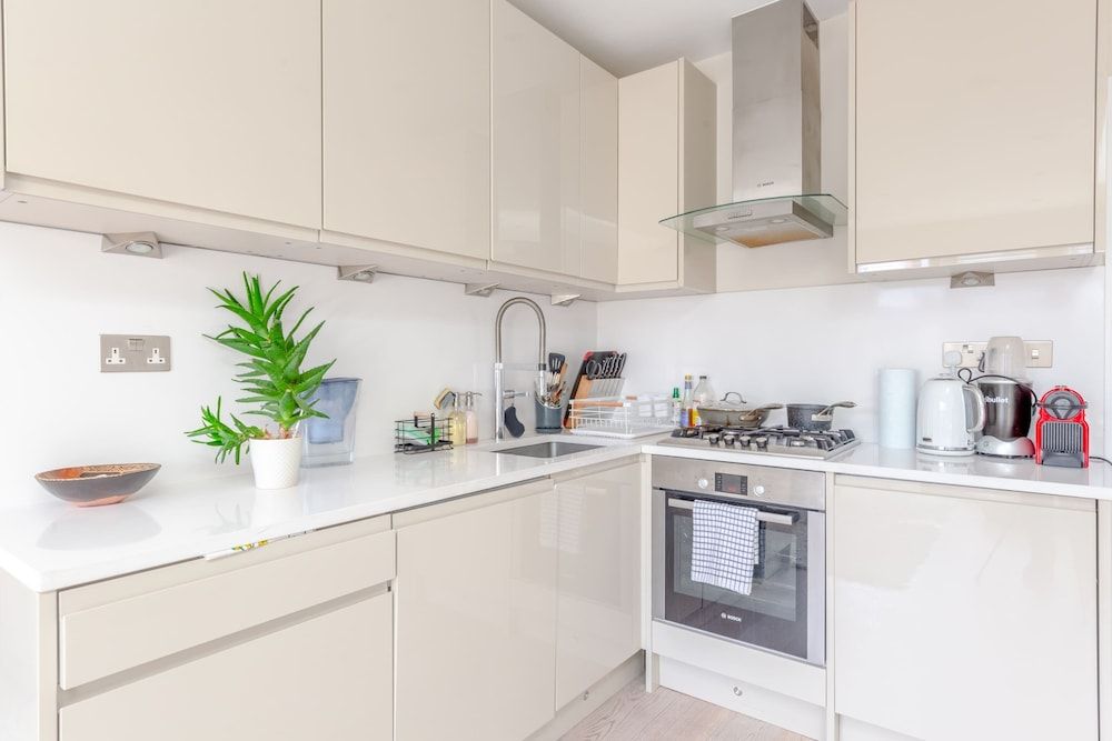 undefined Airy & Modern 1BD Flat in Maida Vale 7