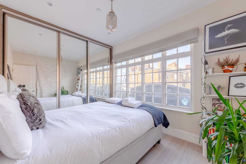 undefined Airy & Modern 1BD Flat in Maida Vale 3