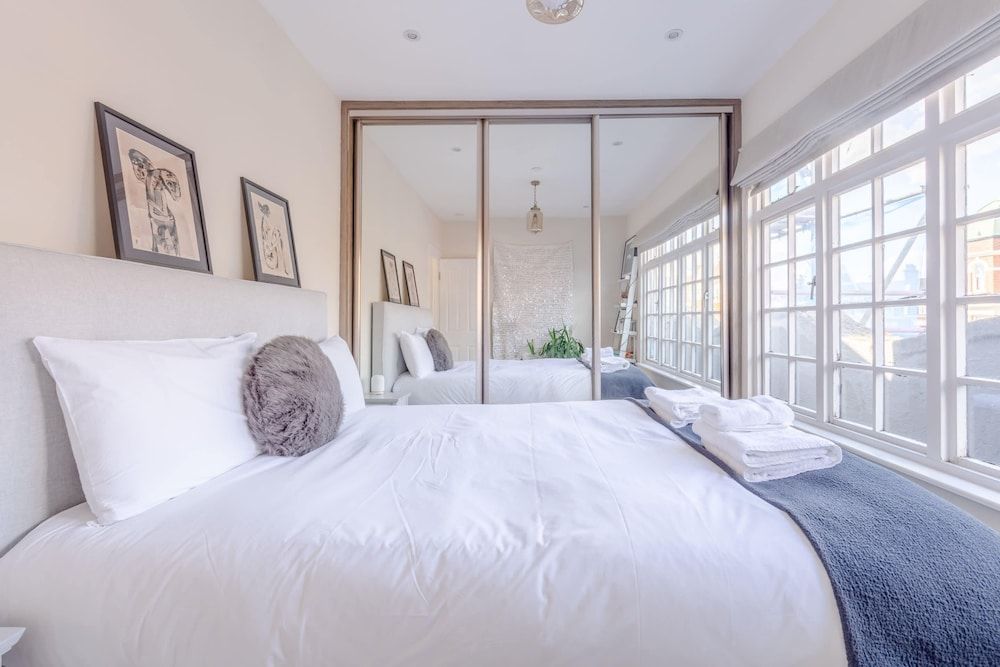 undefined Airy & Modern 1BD Flat in Maida Vale 5