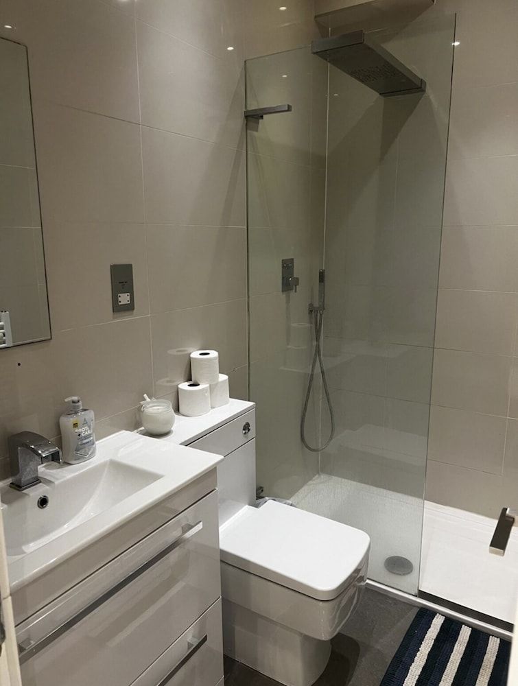 undefined Immaculate 1-bed Apartment in the Heart of Chelsea 5