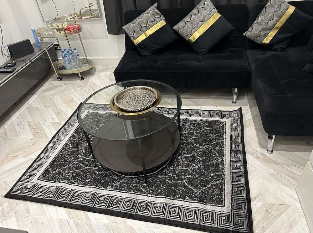 undefined Immaculate 1-bed Apartment in the Heart of Chelsea 6